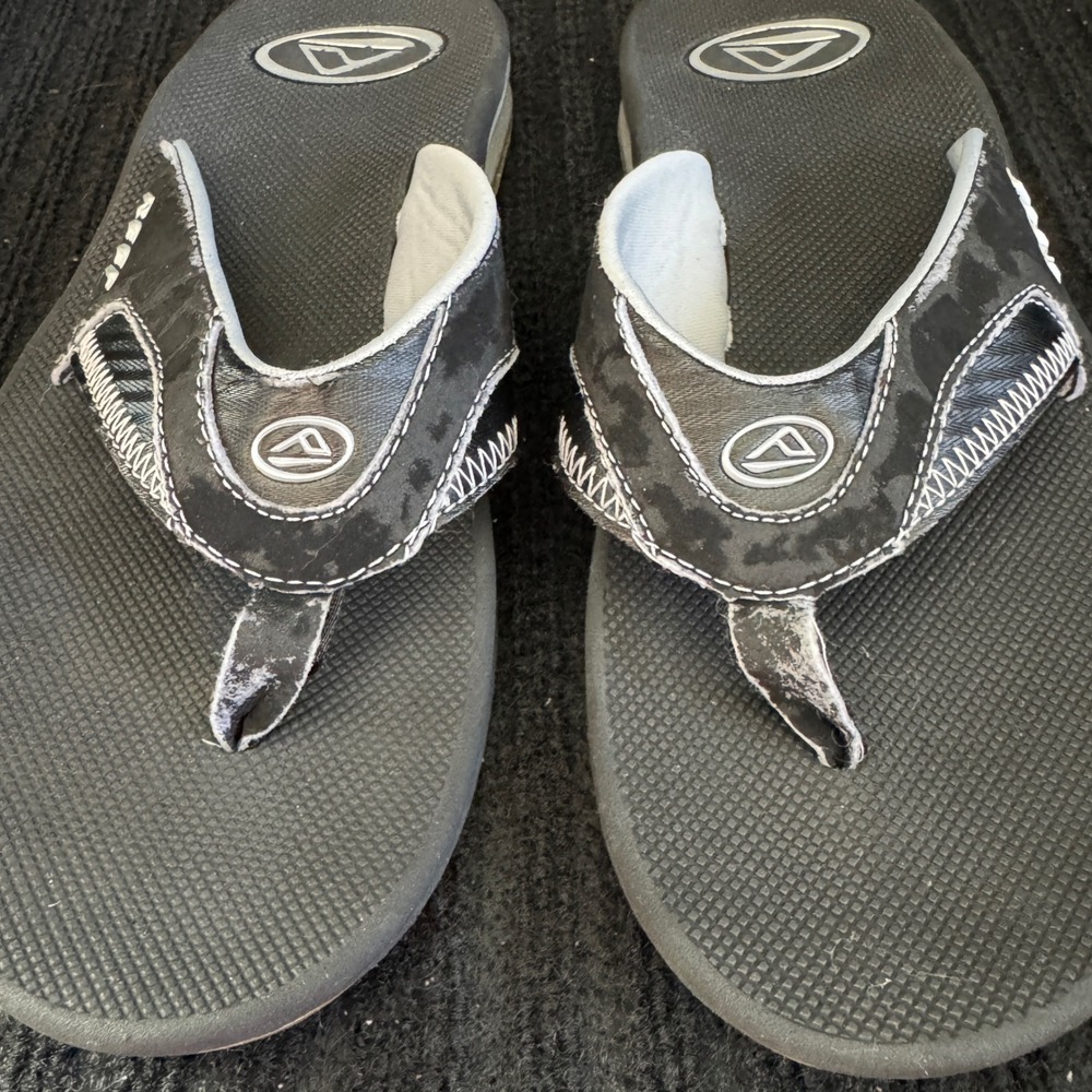Reef Fanning Mens Black Silver Camo Flip Flops Sandals Bottle Opener Size 9 - Picture 6 of 9